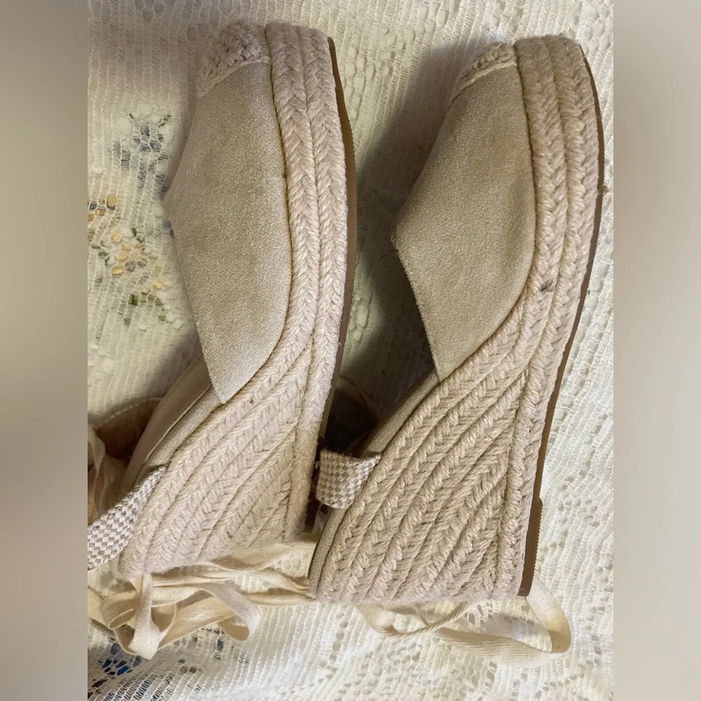 Women’s Size 37 Tan Espadrilles Wedge Sandals - Picture 4 of 4